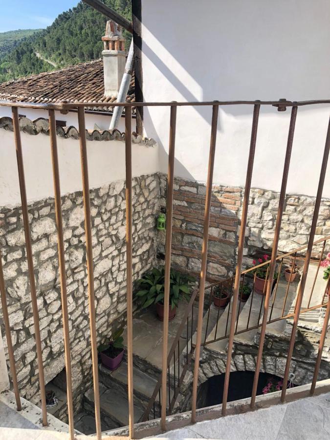 Guest House Anastas Berat Exterior foto